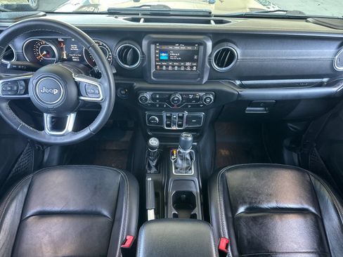 Used 2018 Jeep Wrangler Unlimited Sahara AWD/4WD image 13