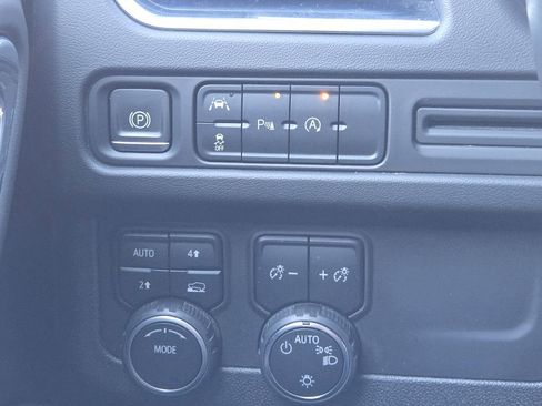 Used 2023 Chevrolet Suburban LT image 17