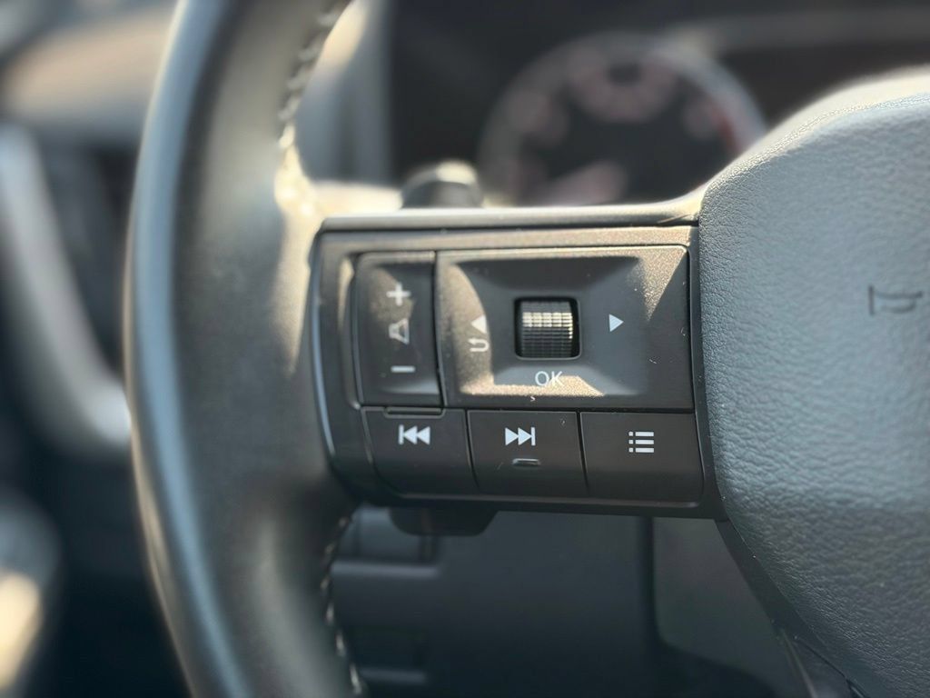 Used 2025 Nissan Rogue SV AWD/4WD image 25