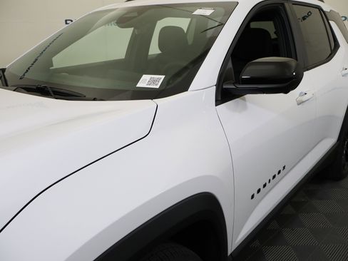 New 2026 Chevrolet Equinox LT w/ Convenience Package II AWD/4WD image 13