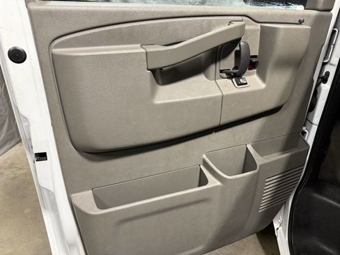 Used 2020 Chevrolet Express 3500 LT w/ LT Preferred Equipment Group image 16