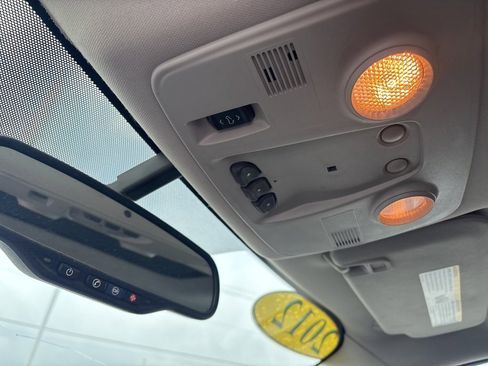 Used 2012 GMC Acadia SLT image 29