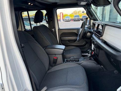 Used 2025 Jeep Wrangler Unlimited Sport AWD/4WD image 17