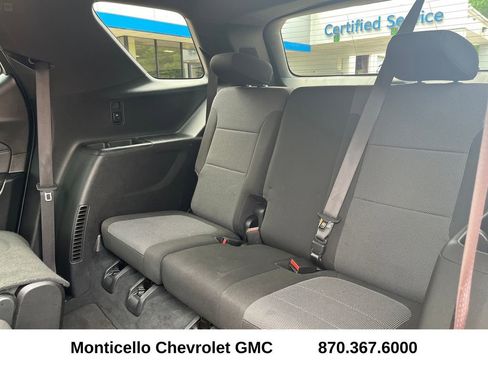 Used 2023 Chevrolet Traverse LT FWD image 25
