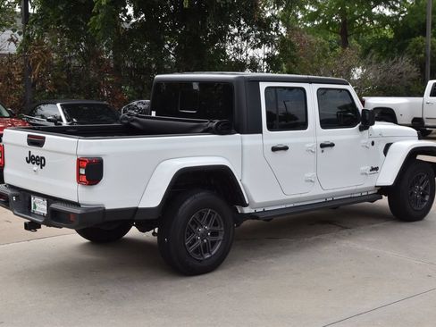 Used 2024 Jeep Gladiator Sport AWD/4WD image 7
