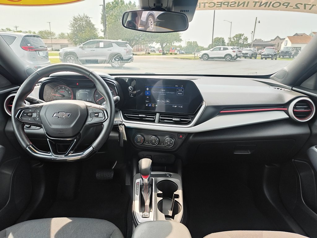 Used 2025 Chevrolet Trax RS w/ Driver Confidence Package FWD image 17