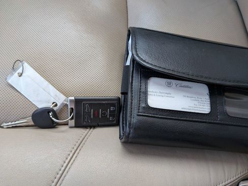 Used 2011 Cadillac Escalade Premium image 64