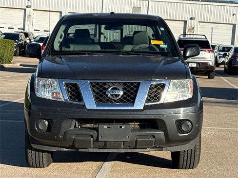 Used 2014 Nissan Frontier SV image 3