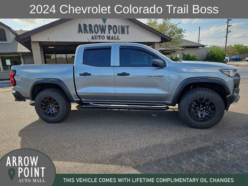 Used 2024 Chevrolet Colorado Trail Boss w/ Advanced Trailering Package AWD/4WD image 13
