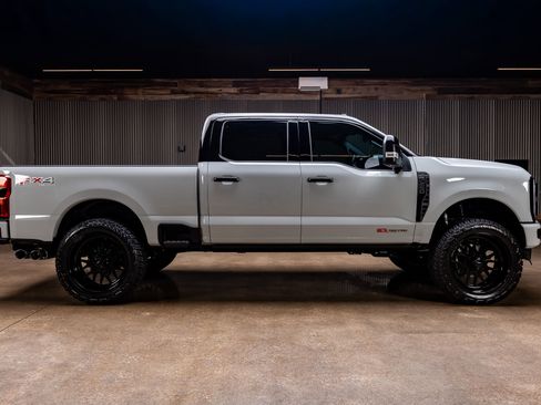 Used 2026 Ford F250 Platinum AWD/4WD image 11