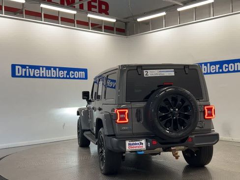 Used 2022 Jeep Wrangler Unlimited Sahara w/ Cold Weather Group AWD/4WD image 9