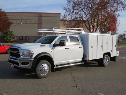 New 2023 RAM 4500 Tradesman w/ Chrome Appearance Group RWD image 3