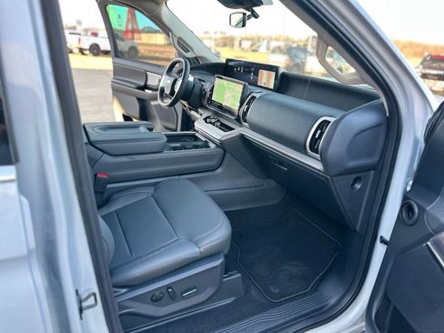 New 2025 Ford Expedition Active image 40