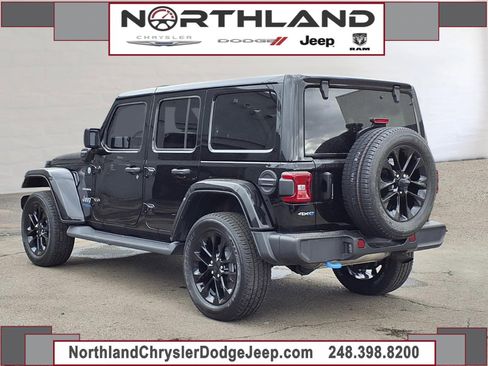 Used 2022 Jeep Wrangler Unlimited Sahara w/ Cold Weather Group image 2