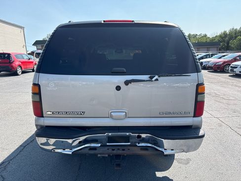 Used 2005 Chevrolet Suburban 2500 LT w/ Preferred Equipment Group AWD/4WD image 7
