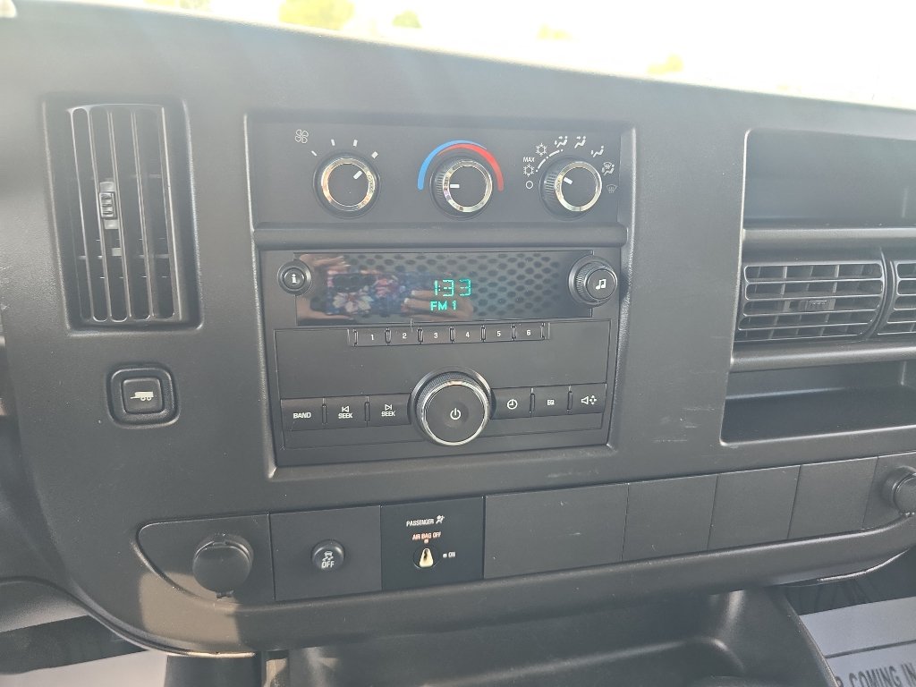Used 2014 Chevrolet Express 2500 RWD image 21