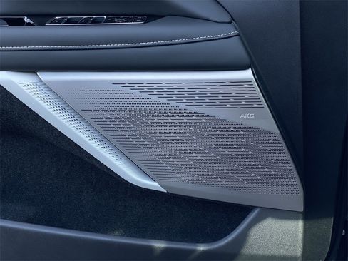 New 2026 Cadillac Optiq Luxury 1 image 31