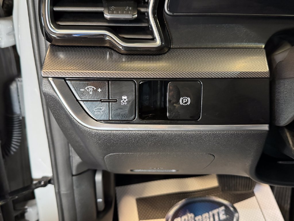 Used 2025 Kia Sportage SX AWD/4WD image 18