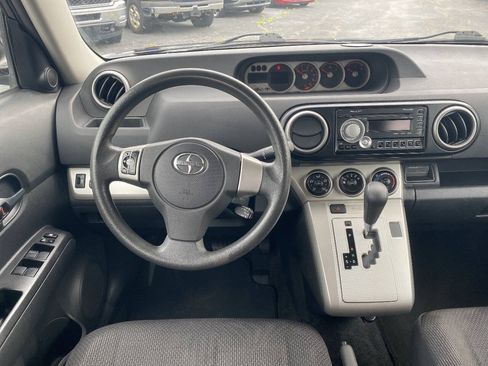 Used 2010 Scion xB FWD image 9