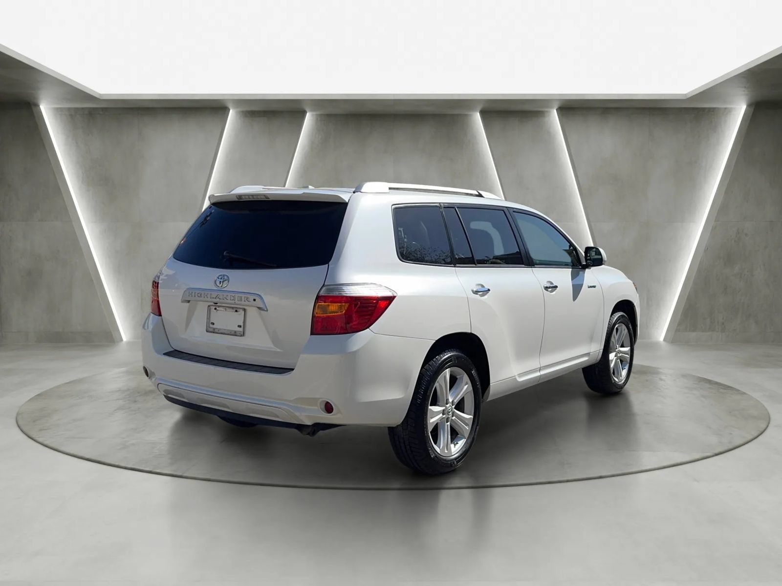 Used 2010 Toyota Highlander Limited w/ Extra Value Pkg 8 FWD image 4
