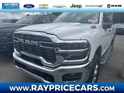 Used 2026 RAM 2500 Big Horn AWD/4WD image 1