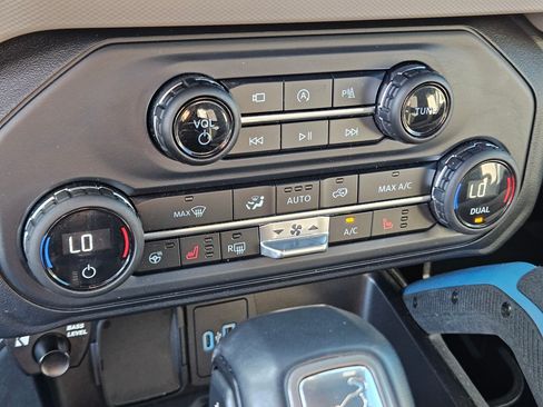 Used 2023 Ford Bronco Wildtrak AWD/4WD image 27