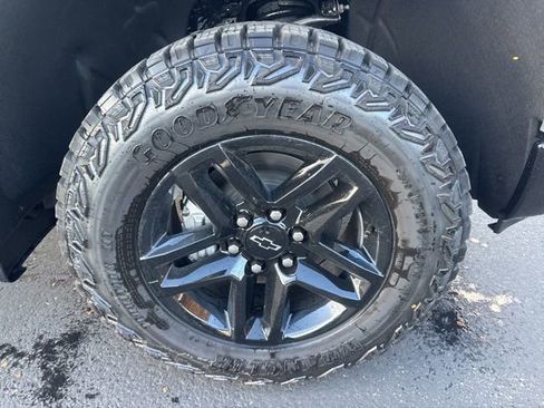 New 2026 Chevrolet Silverado 1500 Custom Trail Boss w/ LPO, Dark Essentials Package AWD/4WD image 9