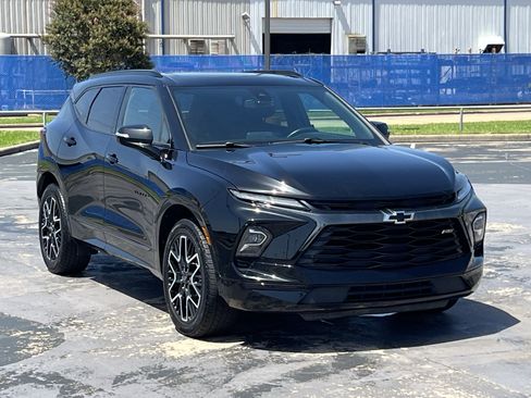 Used 2023 Chevrolet Blazer RS FWD image 3
