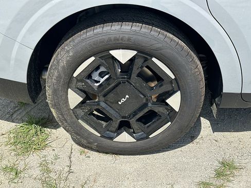 New 2026 Kia Carnival EX FWD image 16