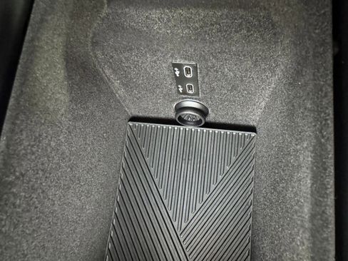 Used 2023 BMW i7 xDrive60 w/ Executive Package 2 image 33