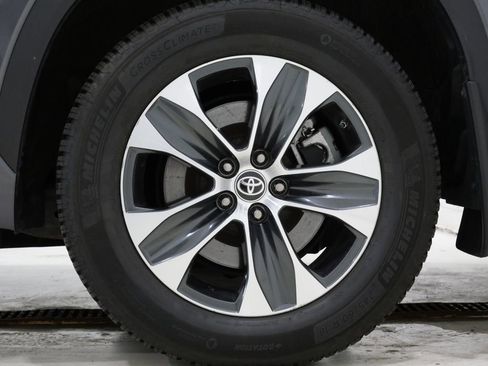 Used 2021 Toyota Highlander XLE image 10