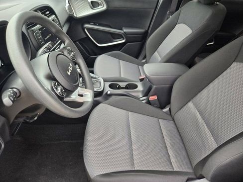 Certified 2025 Kia Soul LX w/ LX Technology Package FWD image 12