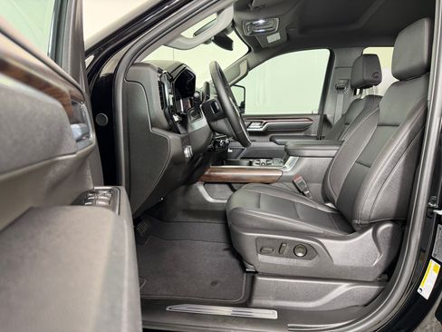 Used 2026 GMC Sierra 2500 SLT w/ SLT Convenience Package AWD/4WD image 4
