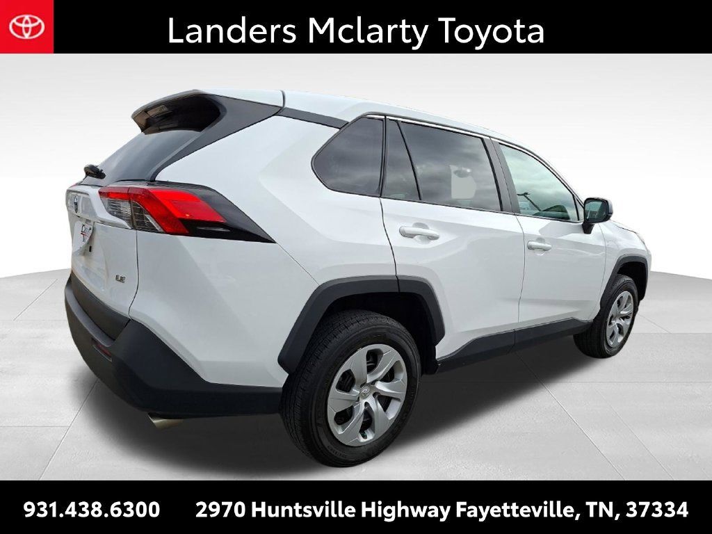 Used 2022 Toyota RAV4 LE FWD image 3