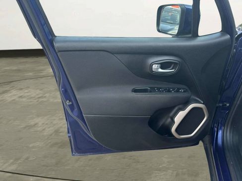 Used 2016 Jeep Renegade Latitude AWD/4WD image 10