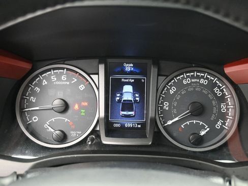 Used 2017 Toyota Tacoma TRD Off-Road image 16