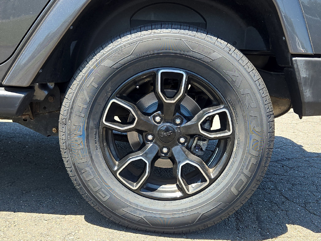 Used 2017 Jeep Wrangler Unlimited Sahara AWD/4WD image 10