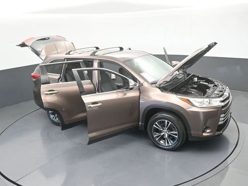 Used 2019 Toyota Highlander LE FWD image 68