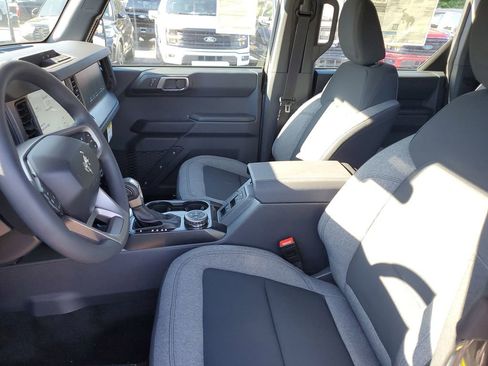 New 2025 Ford Bronco 4-Door image 7