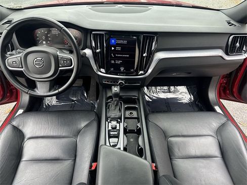 Used 2020 Volvo S60 T5 Momentum image 9