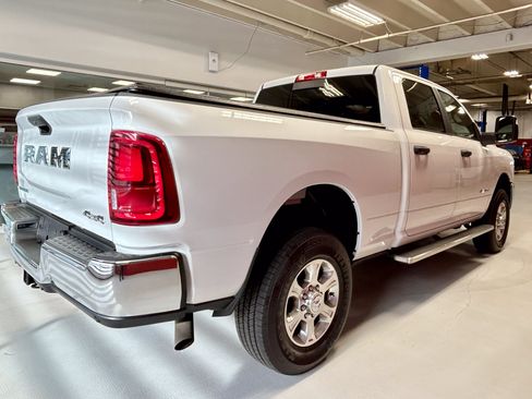 Certified 2025 RAM 2500 Big Horn AWD/4WD image 9