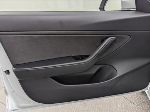 Used 2018 Tesla Model 3 Mid Range image 12