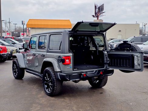 Used 2021 Jeep Wrangler Unlimited Sahara w/ Cold Weather Group image 38