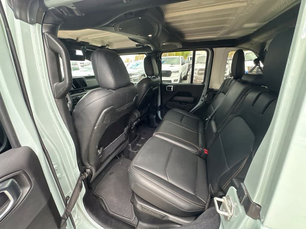 Used 2024 Jeep Wrangler Unlimited Sahara w/ Technology Group AWD/4WD image 7