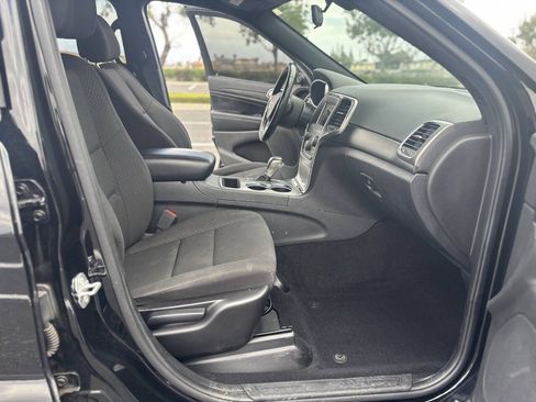 Used 2021 Jeep Grand Cherokee Laredo RWD image 28