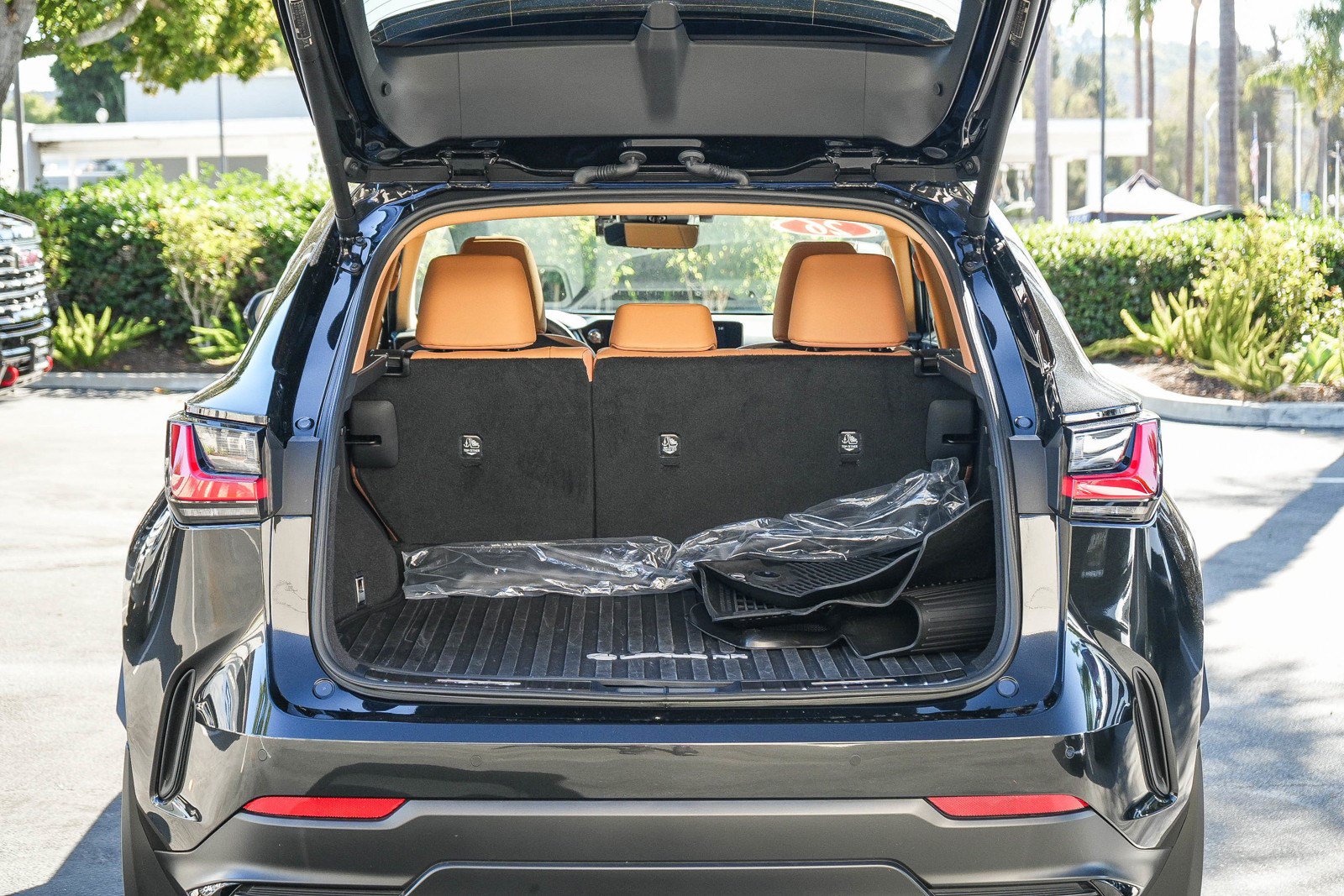 Used 2026 Lexus NX 350h AWD w/ Accessory Package (2T) image 25