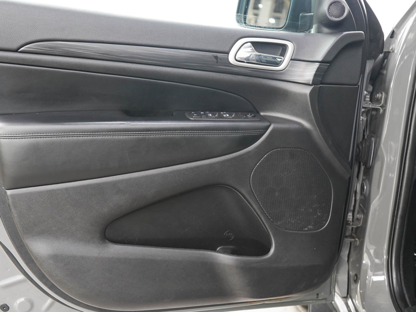 Used 2021 Jeep Grand Cherokee Altitude AWD/4WD image 19