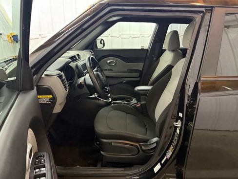 Used 2019 Kia Soul FWD image 23