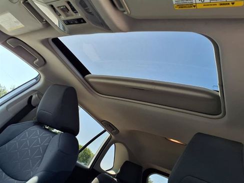 Used 2019 Toyota RAV4 XLE FWD image 5