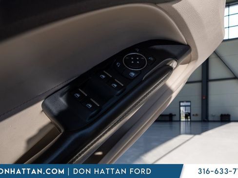 Used 2017 Lincoln MKC Select w/ Lincoln MKC Climate Package FWD image 14